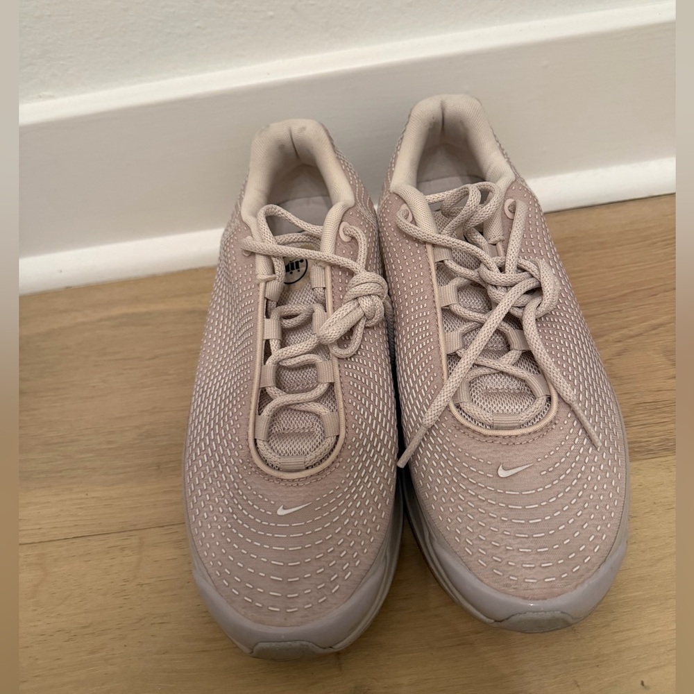 Nike Women's Light Beige Sneakers